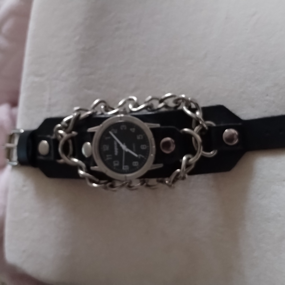 Vintage " "Never Worn" Del Mar Appear Quartz With Silver Chains/Rivets,Black